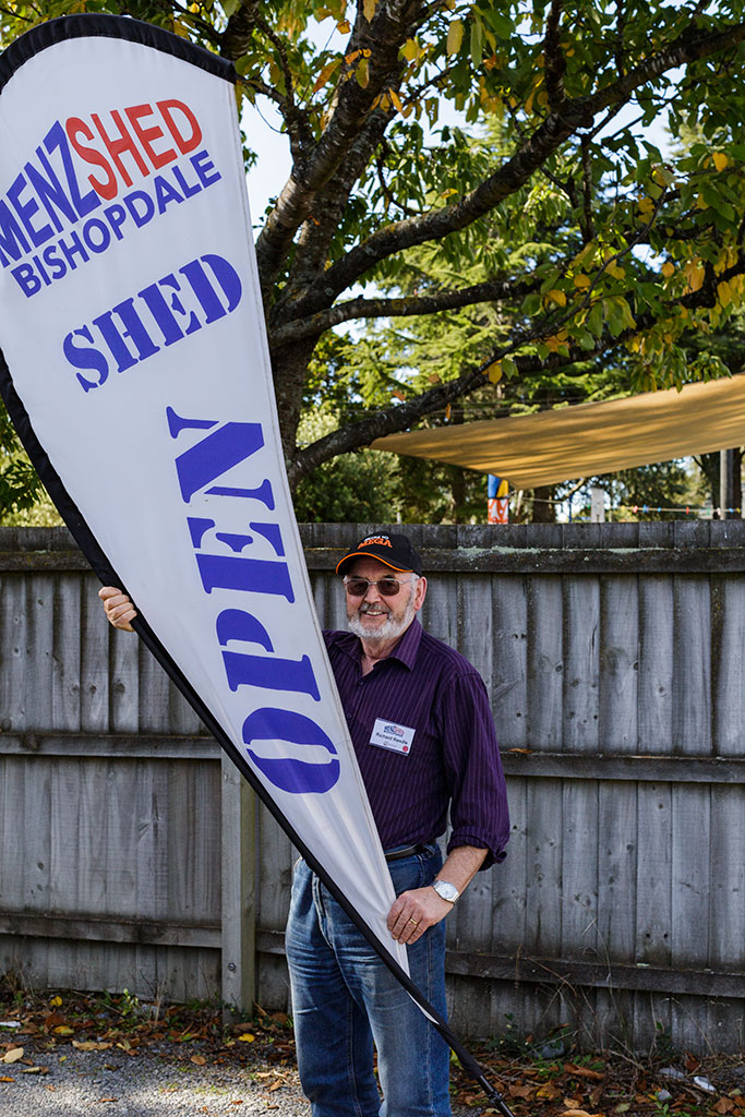 Image of Richard puts out the open sign for the MeNZ Shed Monday, 24 April 2017