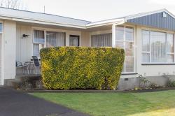 Thumbnail Image of Bush out front of 3 Mooray Avenue