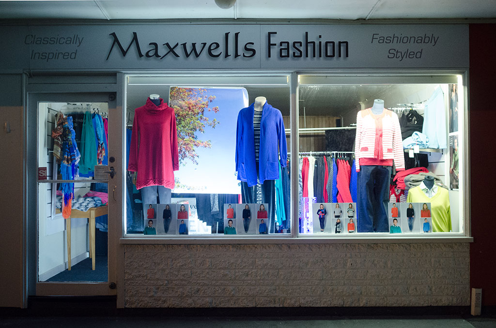 Image of Maxwells Fashion, Lillian Street. 17-04-2105 9:17 p.m.