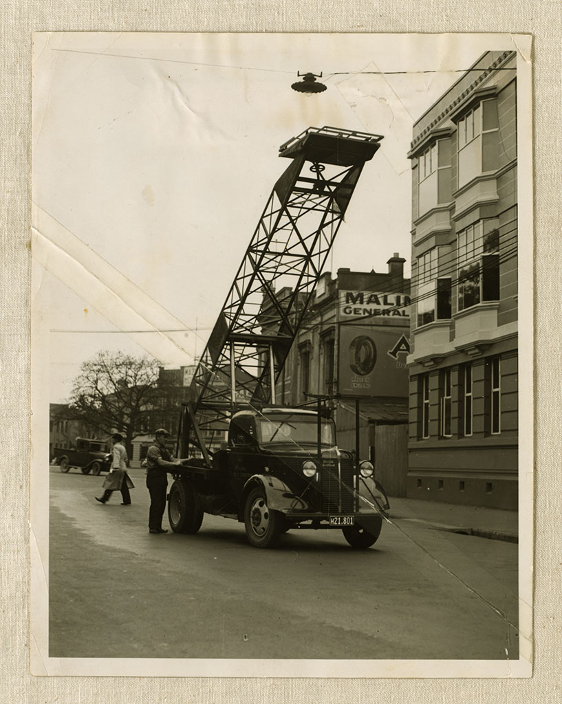 Image of MED street lighting tower waggon, on Oxford Terrace, Gloucester Street, May, 1939 May 1939