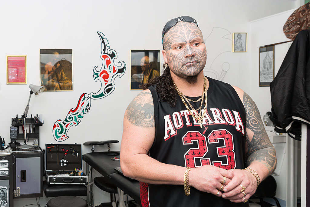 Image of Mura O Te Ahi at his tattoo shop 