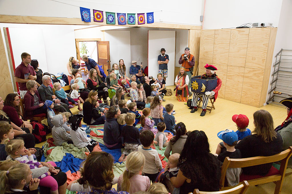 Image of Pirate Puppets children show with Natural Magic Pirates at Antidote Juice Bar. 22-04-2016 12:21 p.m.