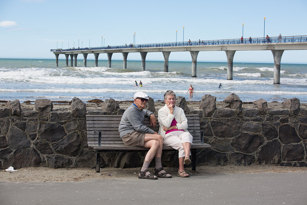 Image of Couple sitting on a bench. 19-03-2016 2:18 p.m.