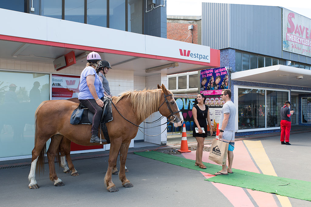 Image of Two women take their horses for a ride to the Seaside Market. 19-03-2016 1:39 p.m.
