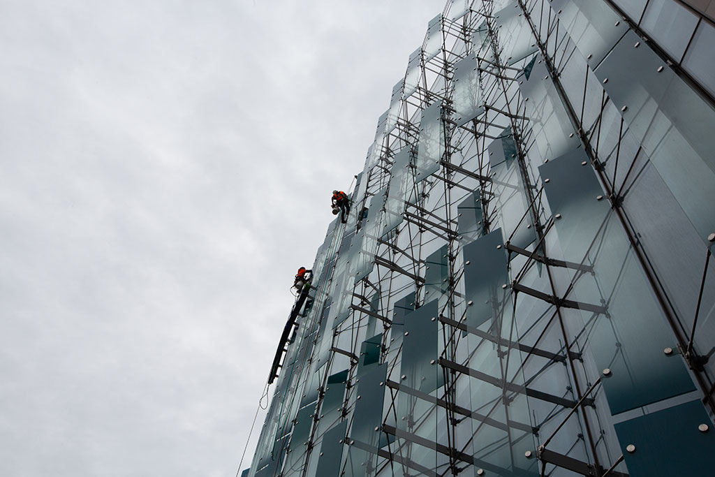 Image of Window cleaners, Cambridge Terrace. Sunday, 5 August 2018