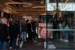 Thumbnail Image of Shopping for make-up in Mecca Maxima