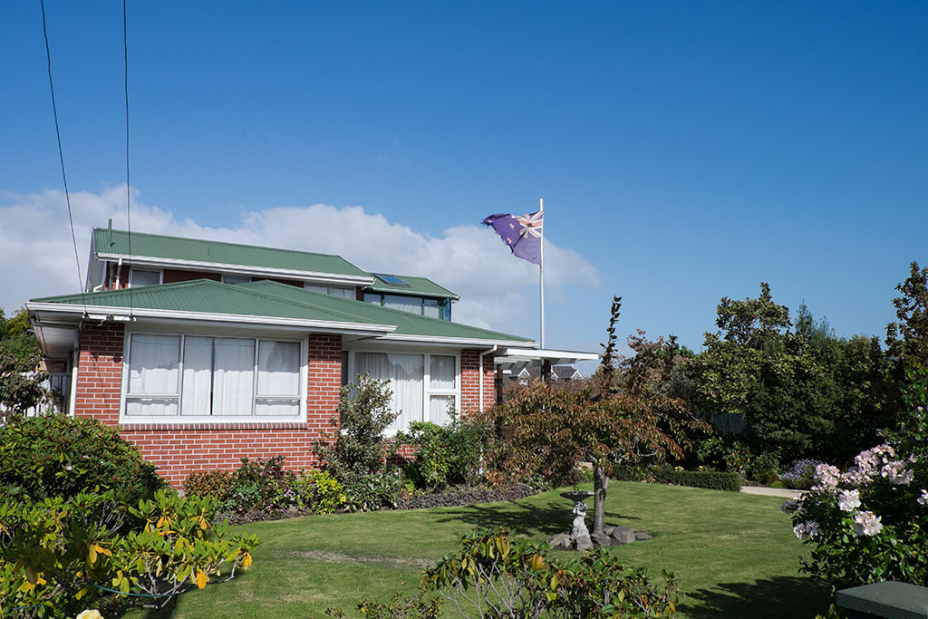 Image of New Zealand flag, 23 Nicholls Road. 15-04-2015 1.16 p.m.