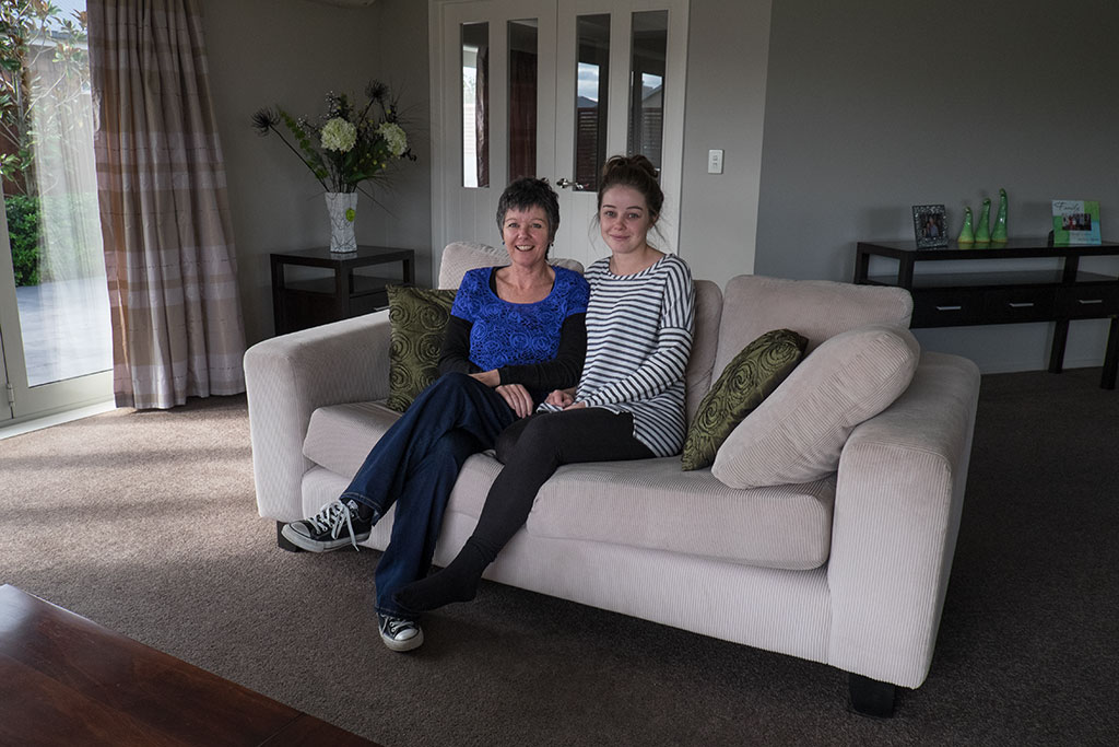 Image of Karen and Natalie, mother and daughter, in the family lounge. 23-04-15 1.27 p.m.