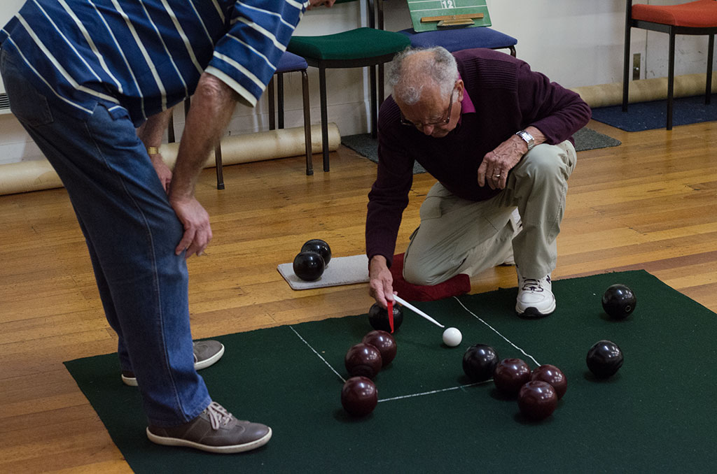 Image of Measuring to the jack, Halswell Indoor Bowls Club. 20-04-2015 8:55 p.m.