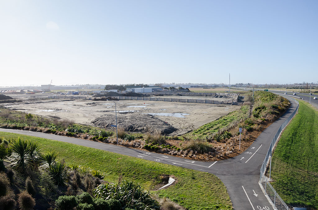 Image of Earthworks next to Southern Motorway. 25-07-2015 3:16 p.m.