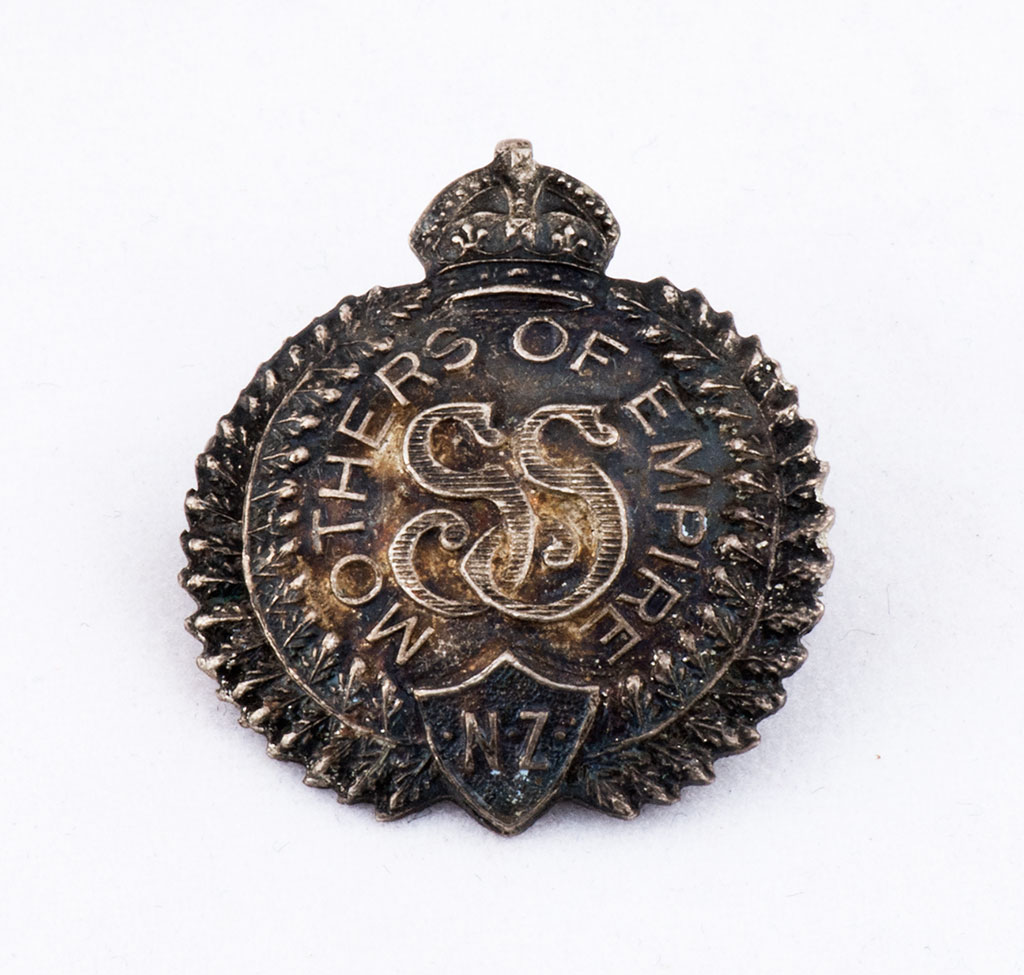 Image of Mothers of Empire (Soldiers/Sailors), NZ, badge, World War I. ca. 1918