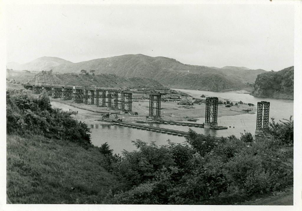 Image of American bridge under construction 1951-1952.